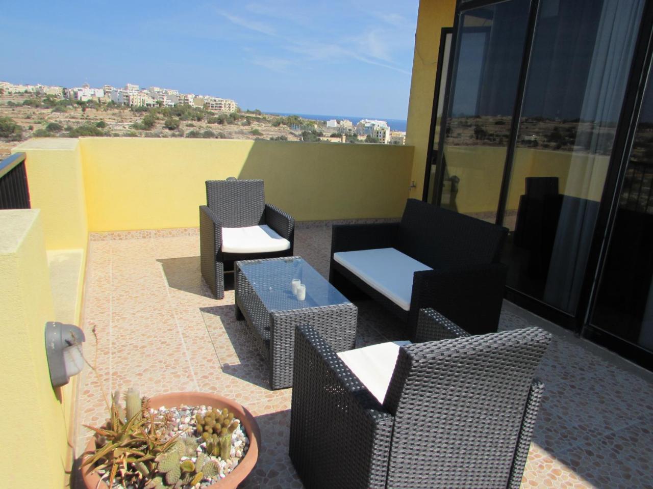 Panoramic Penthouse In Marsascala Which Enjoys Sea And Country Views Apartment Marsaskala Ngoại thất bức ảnh