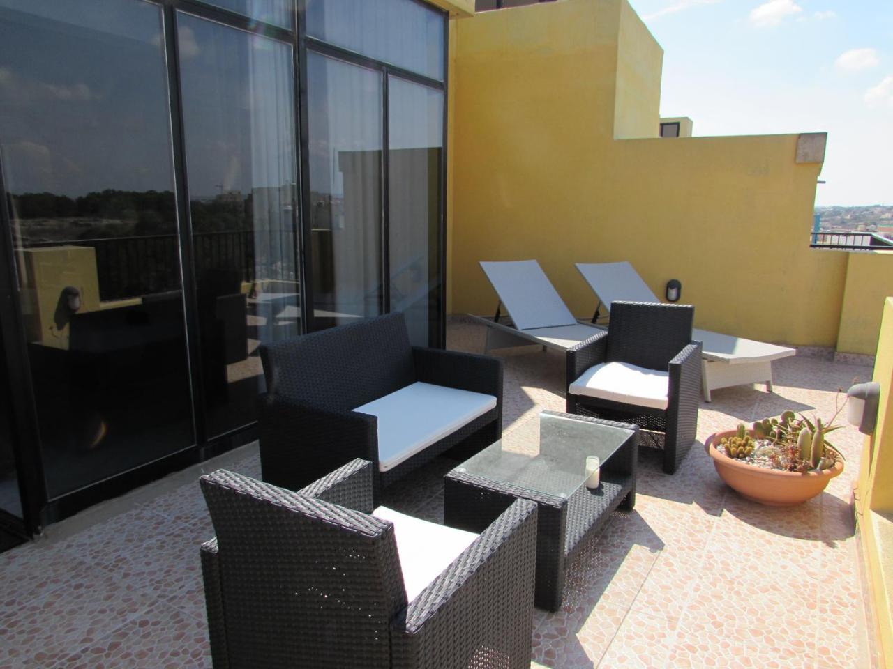 Panoramic Penthouse In Marsascala Which Enjoys Sea And Country Views Apartment Marsaskala Ngoại thất bức ảnh