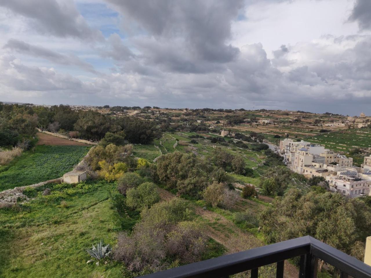 Panoramic Penthouse In Marsascala Which Enjoys Sea And Country Views Apartment Marsaskala Ngoại thất bức ảnh