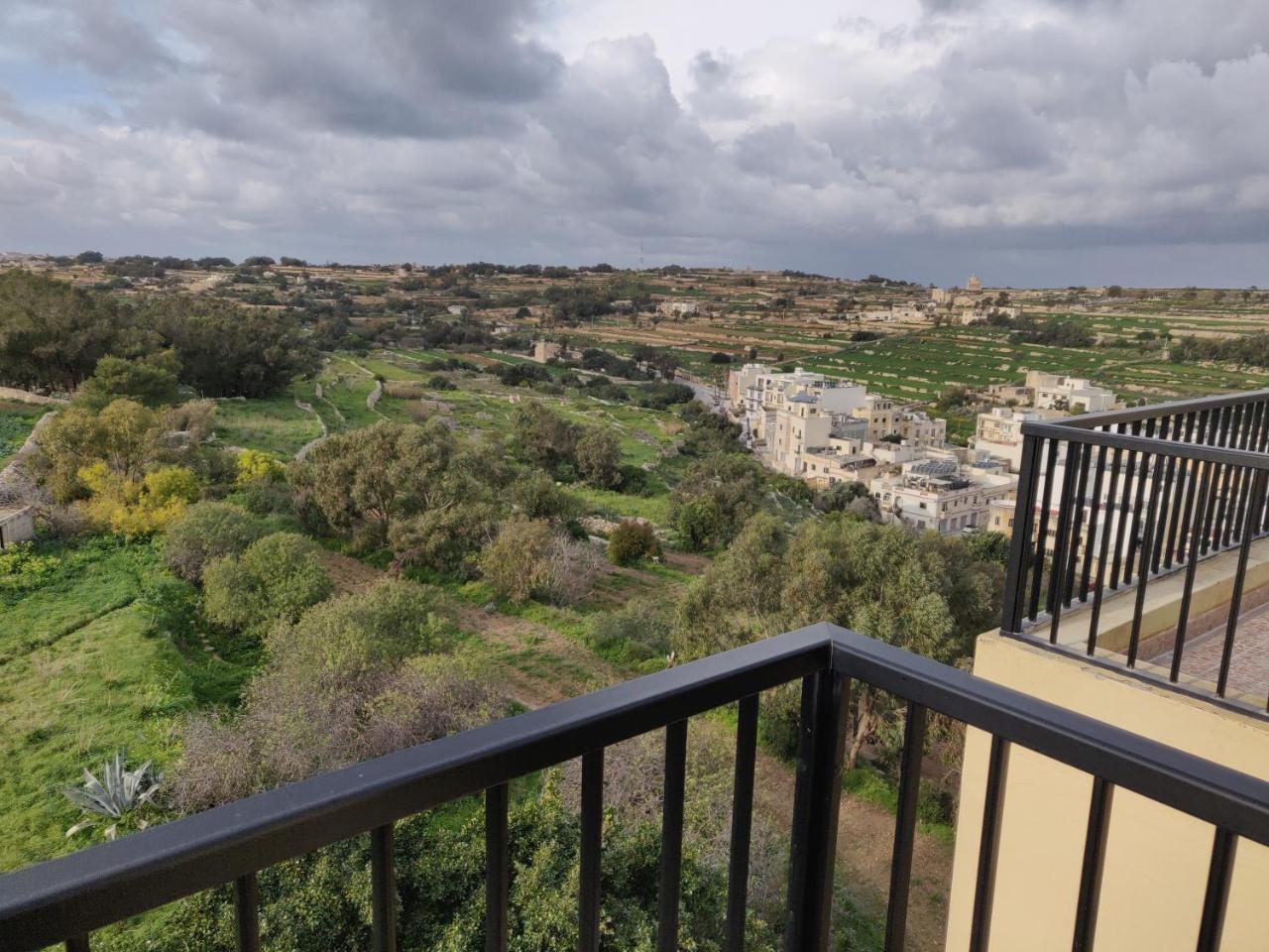 Panoramic Penthouse In Marsascala Which Enjoys Sea And Country Views Apartment Marsaskala Ngoại thất bức ảnh