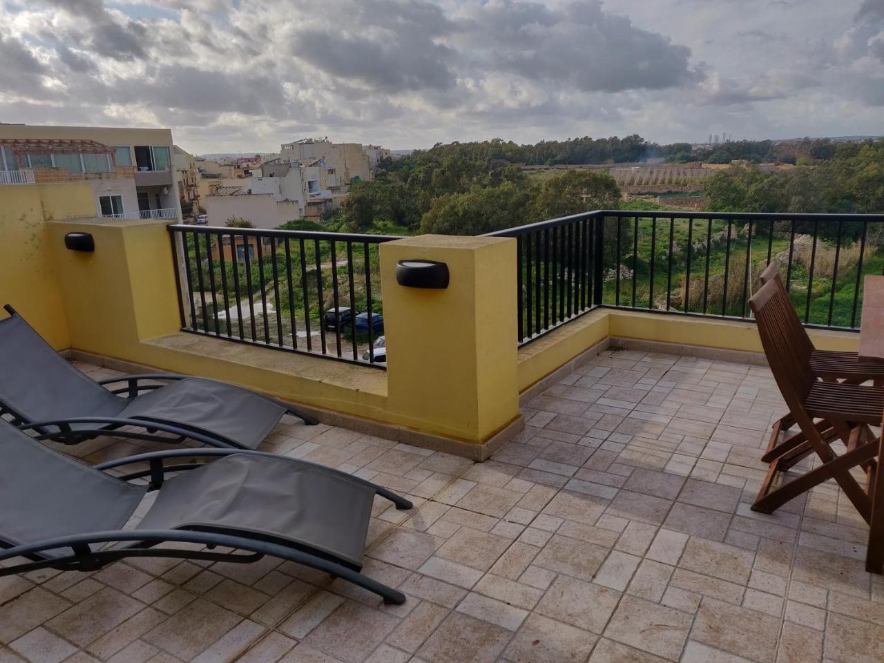 Panoramic Penthouse In Marsascala Which Enjoys Sea And Country Views Apartment Marsaskala Ngoại thất bức ảnh