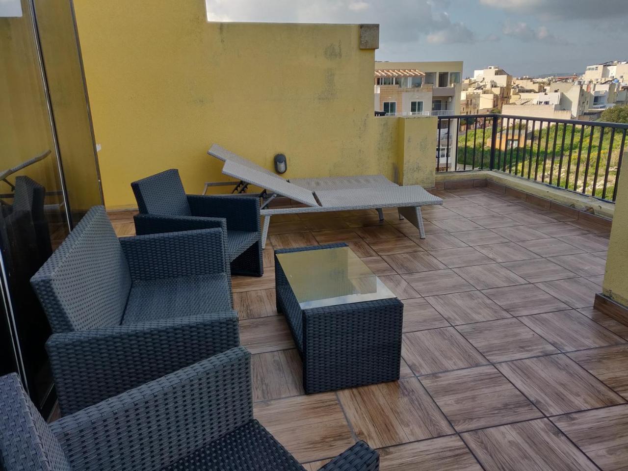 Panoramic Penthouse In Marsascala Which Enjoys Sea And Country Views Apartment Marsaskala Ngoại thất bức ảnh