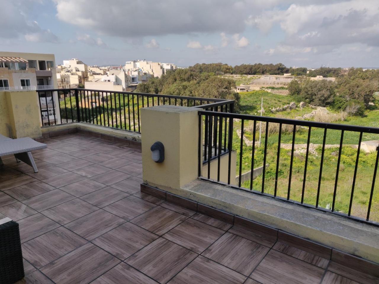 Panoramic Penthouse In Marsascala Which Enjoys Sea And Country Views Apartment Marsaskala Ngoại thất bức ảnh